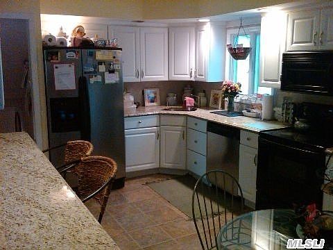3rd image of 122 Carley Dr