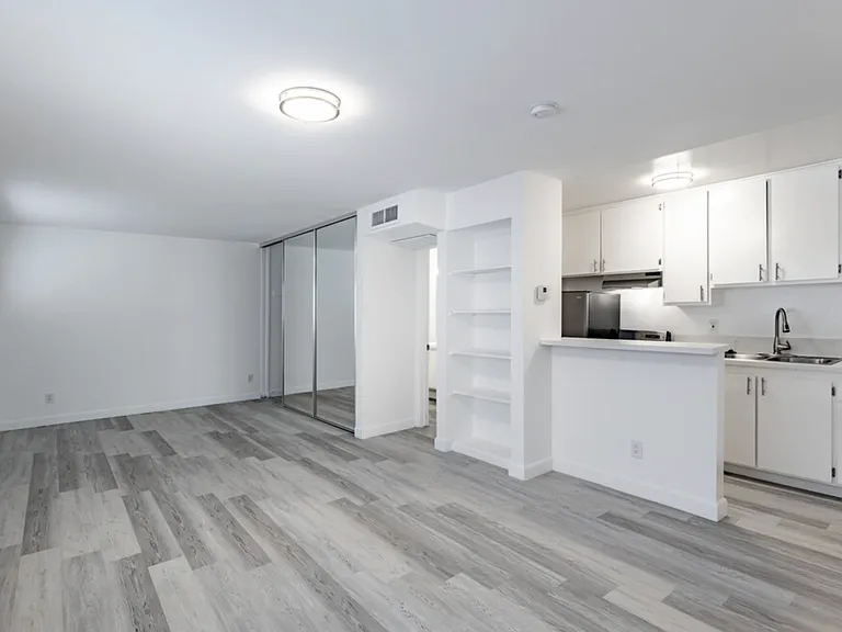 2220 S Beverly Glen Blvd — Photo 22
