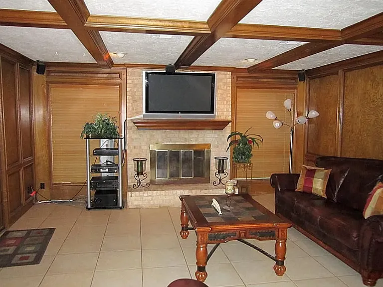 503 Lorie Ln — Photo 8