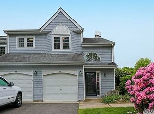 97 Lakebridge Dr N, Kings Park, NY 11754