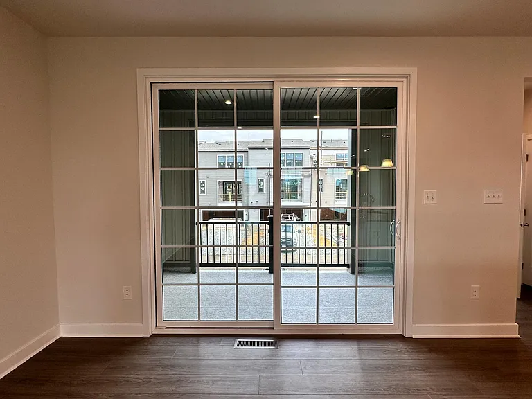 325 E Cochran St — Photo 16