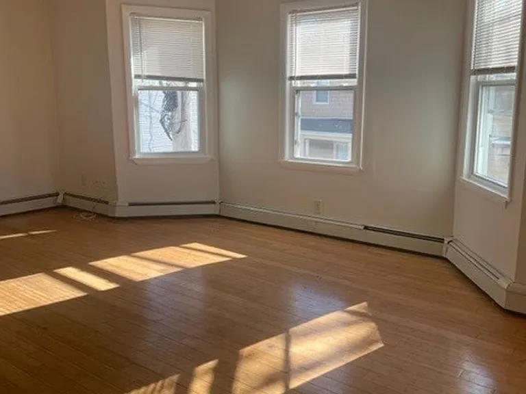 86 Sutton St — Photo 10