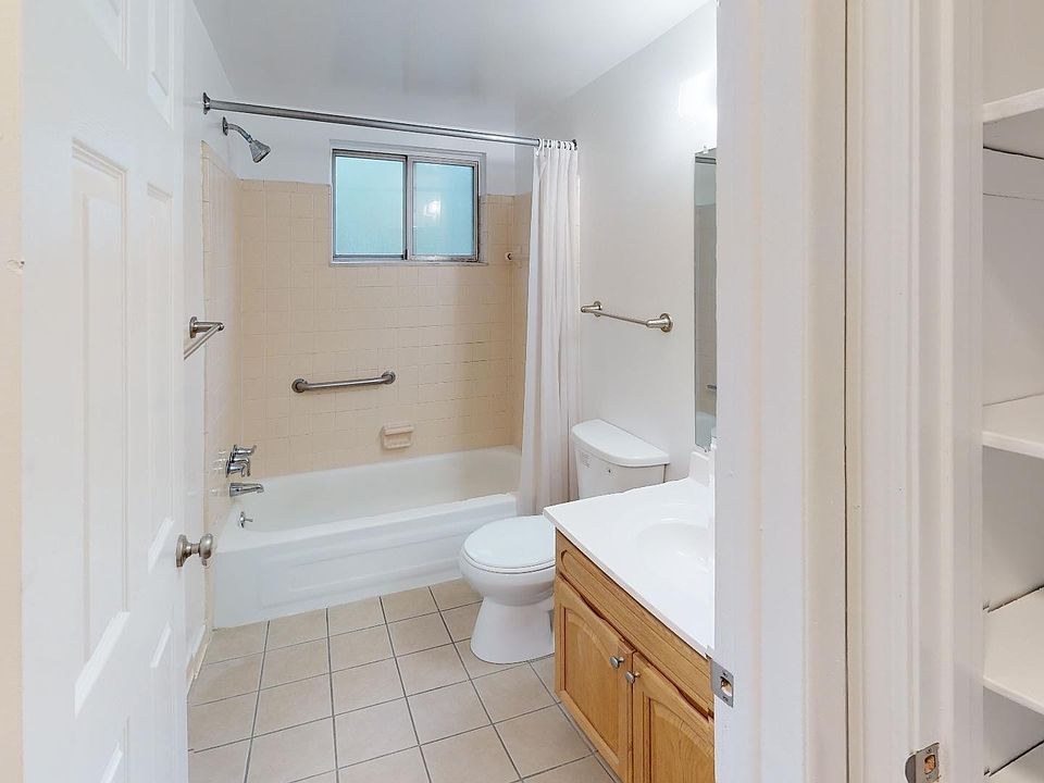 Hidden Pond Apartments - 525-535 Pontiac St Oxford, MI | Zillow