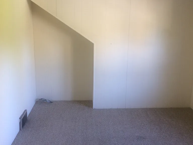 UPSTAIRS BEDROOM