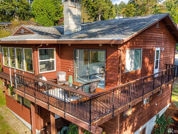 Living Room with expansive views of Puget Sound, Maury Island & Vashon Island.