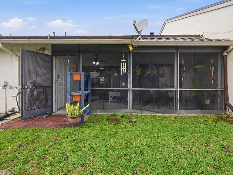 7924 NW 10th St — Photo 34