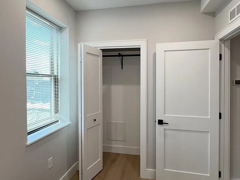 169 Maverick St #1 — Photo 10