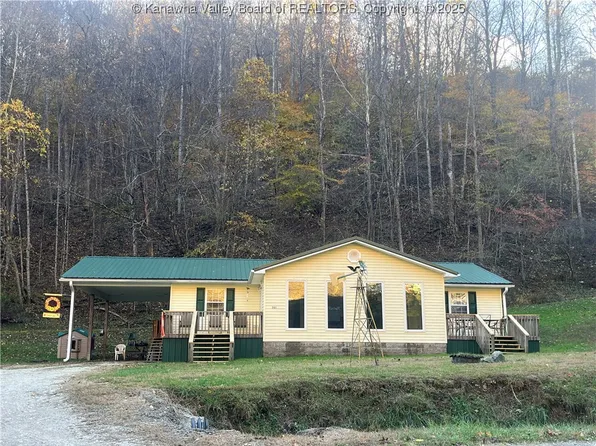 8996-701 Dent Fork Rd, Hewett, WV 25108