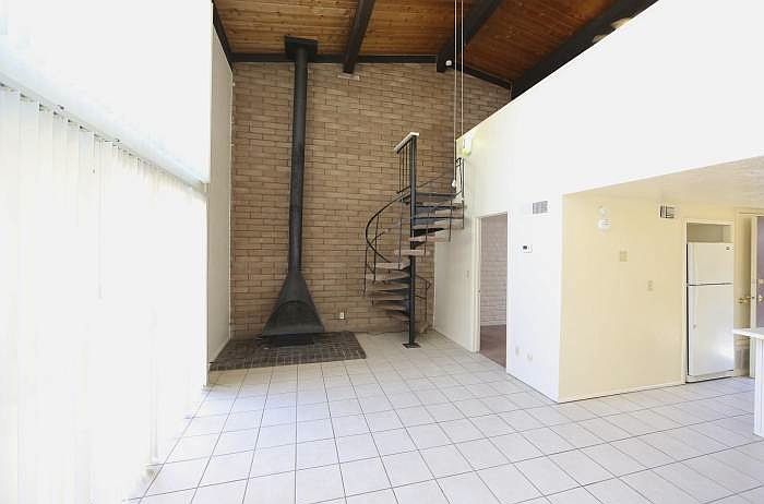 2nd image of 515 Madeira Dr SE