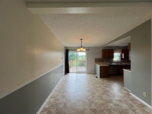 5th image of 7449 York Ridge Rd