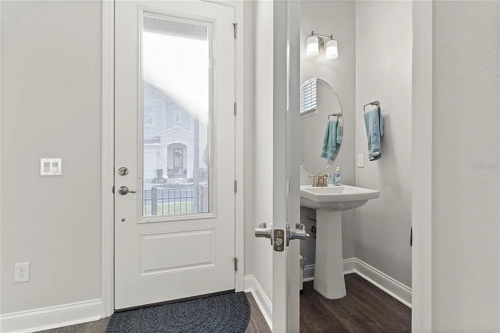 3 bed, 2.5 bath, 2776 sqft, $3,500 — Photo 3