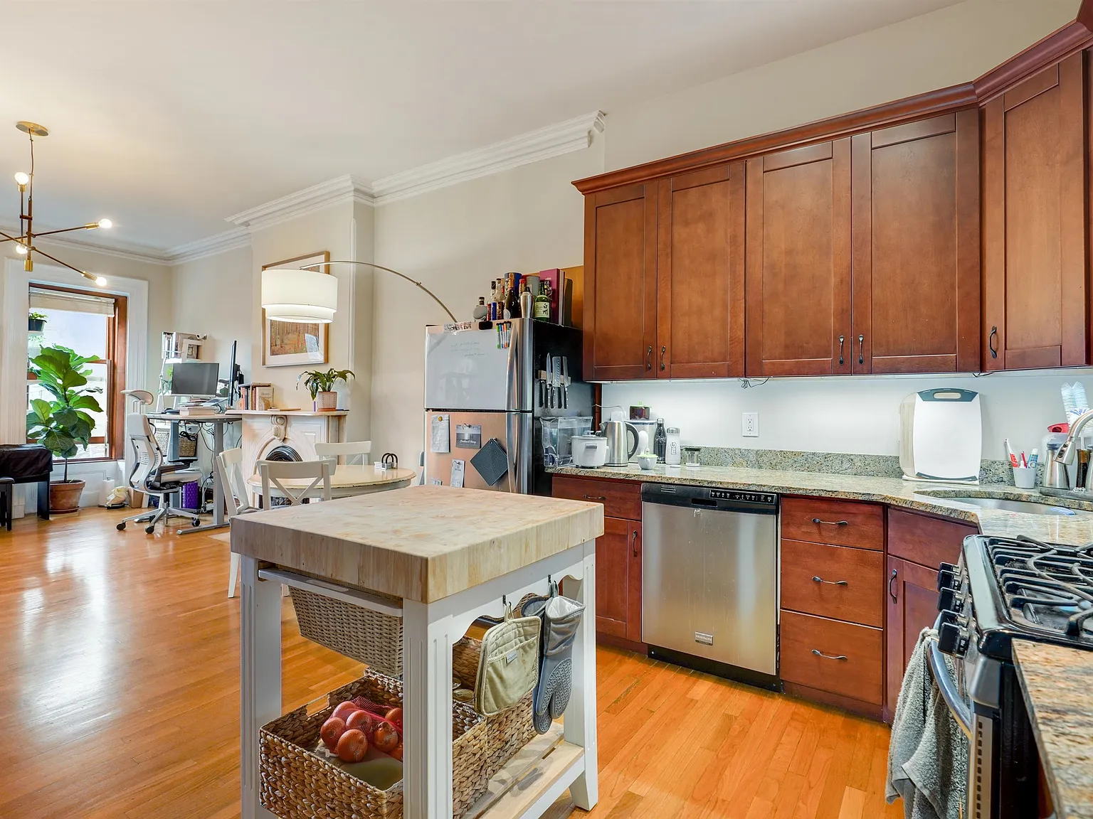 1 bed, 1.0 bath, $3,700 — Photo 3