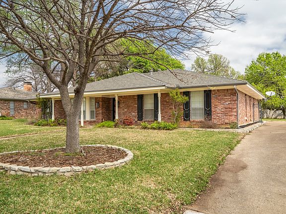 2nd image of 903 Leslie Dr