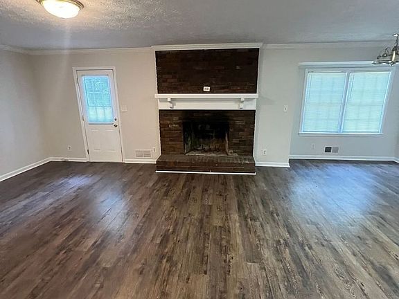 3rd image of 3862 Imperial Dr