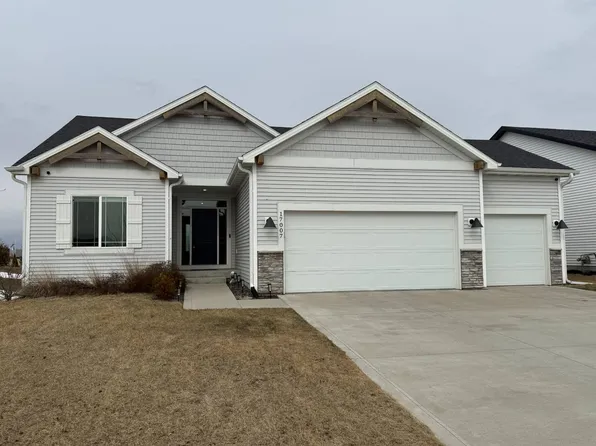 17007 Hickory Dr, Urbandale, IA 50323