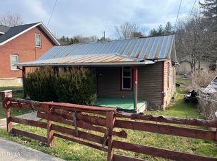 204 10th St NW, Norton, VA 24273