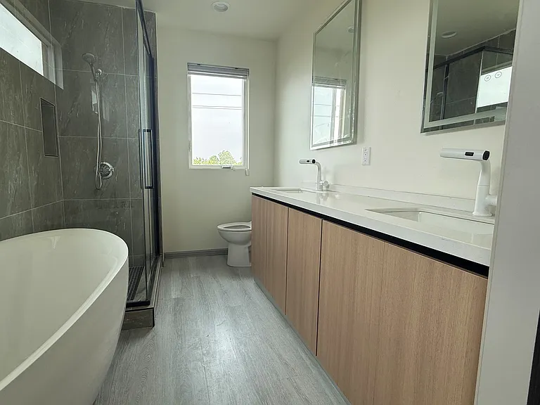 5939 Primrose Ave #B — Photo 12