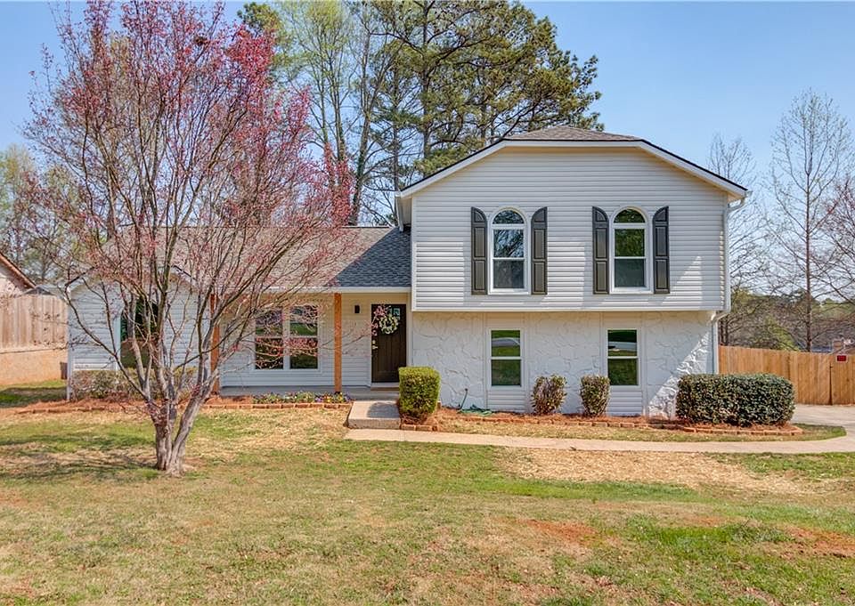 1st image of 3042 Creek Dr