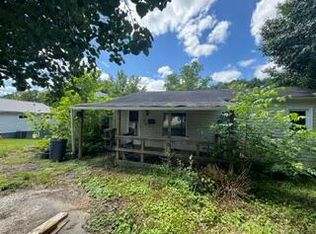 209 S Hill St, Grayson, KY 41143