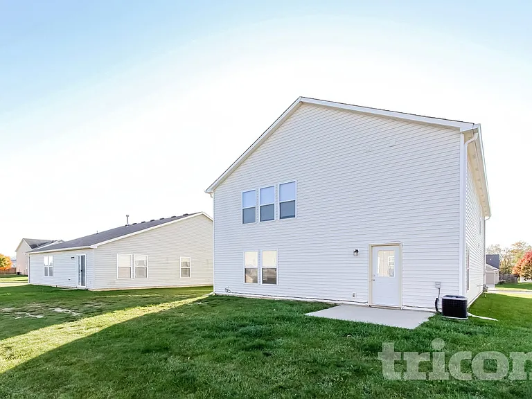 453 Bridgewater Dr — Photo 13