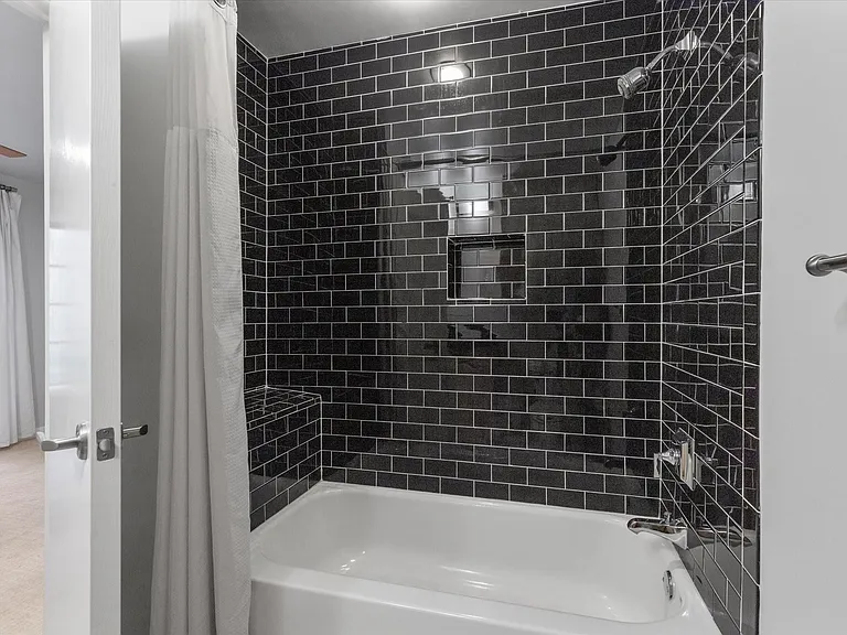704 Arch Adams Ln — Photo 6