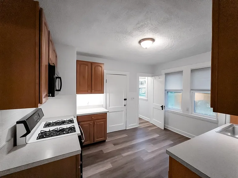 21 Bradwood St #1 — Photo 5