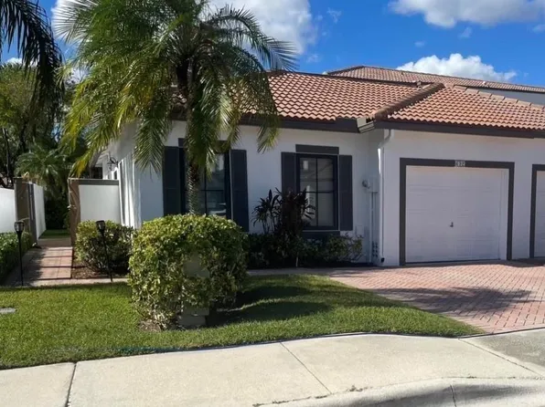 692 SW 158th Ter, Hollywood, FL 33027