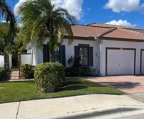 692 SW 158th Ter Photo 1