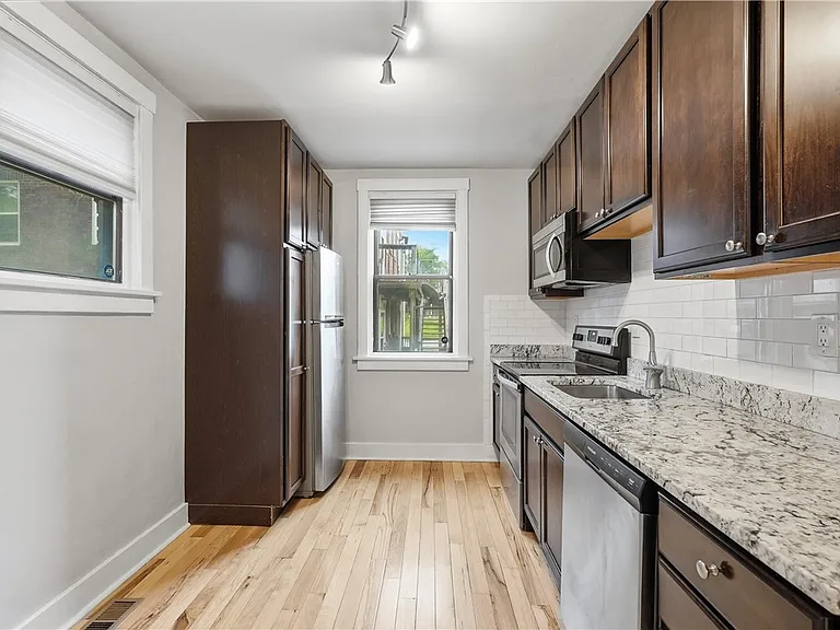 1900 Maple St #4 — Photo 20