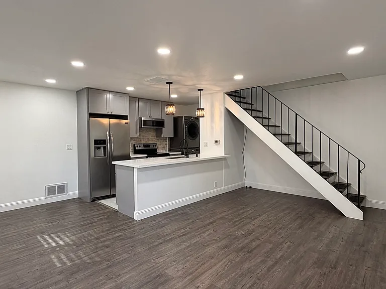 5532 Spinnaker Dr #2 — Photo 3