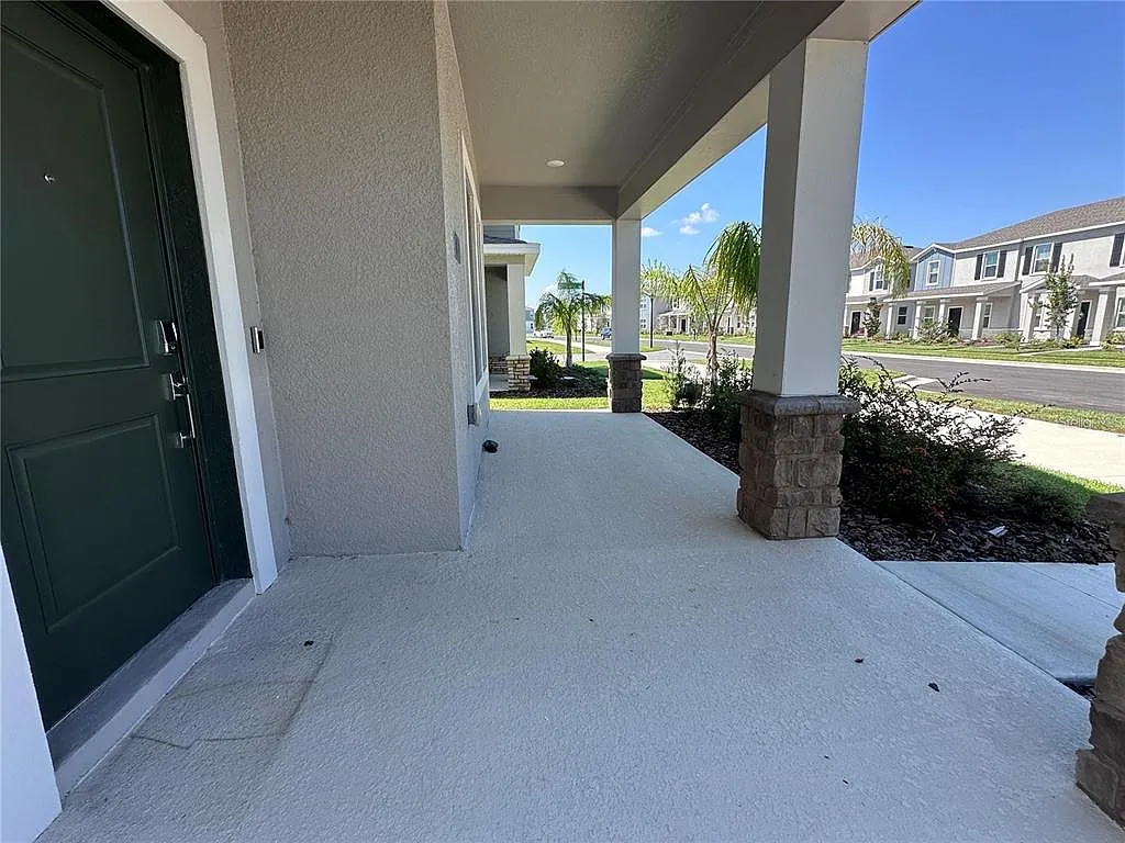4 bed, 3.0 bath, 2079 sqft, $2,850 — Photo 2