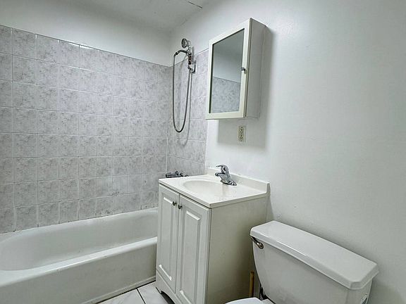 4th image of 44 Storms Ave #1L