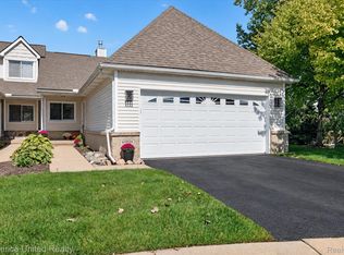 61024 Evergreen Ct, South Lyon, MI 48178