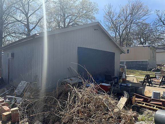 5th image of 620 E Shepherd St