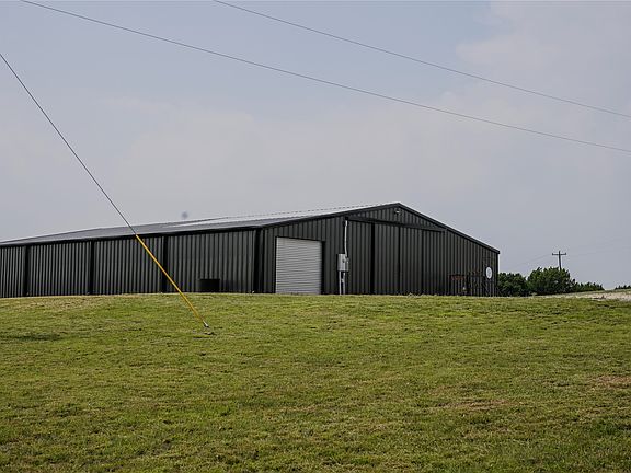 3rd image of 550 Manley Ln