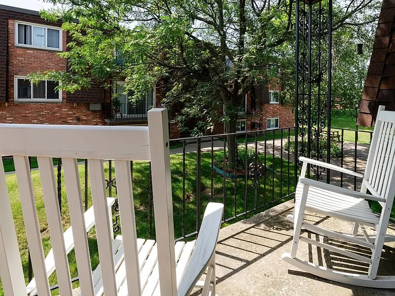 Camelot Village Apartments — Photo 9