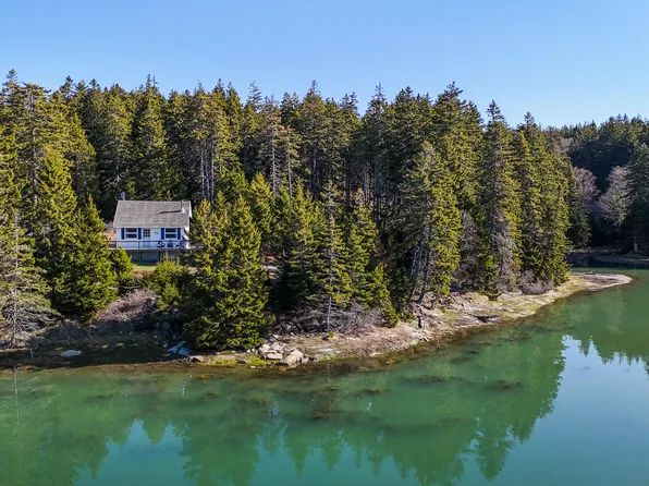 35 Minturn Road, Swans Island, ME 04685