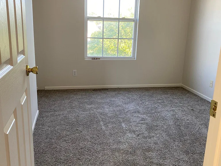 bed 3 empty, fits queen or full