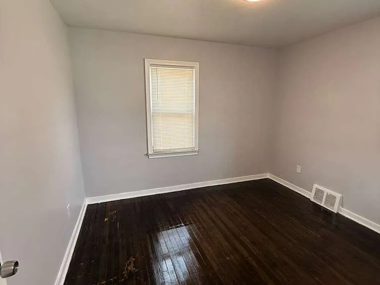 9054 Grandville Ave — Photo 5