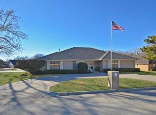 12201 Royal Coach Dr, Yukon, OK 73099