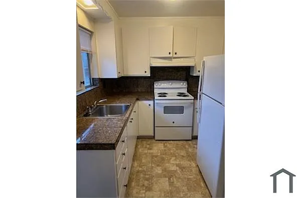 3042 Macarthur Blvd APT 6 photo 1