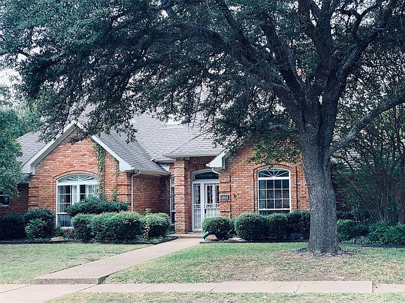3rd image of 1801 Triple Crown Ln