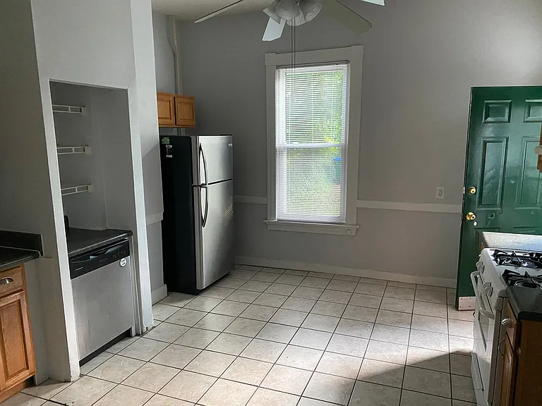 2220 Parkwood Ave — Photo 5