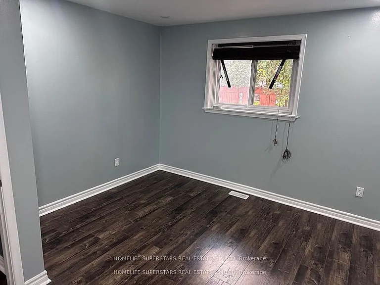 10 Aloma Cres — Photo 18