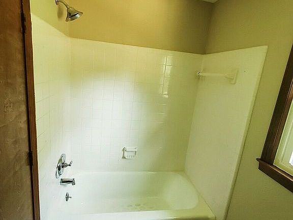 Hall shower and toilet room