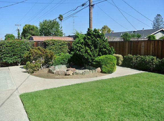5th image of 3594 Calvin Ave