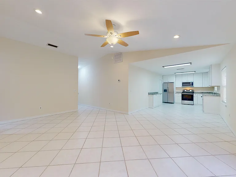 620 Segovia Rd — Photo 7