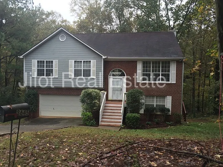 Cobb Creek Ct — Photo 1