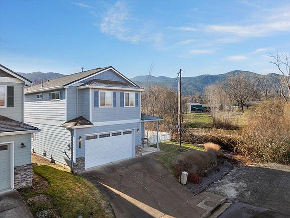 2nd image of 2086 Creek Dr