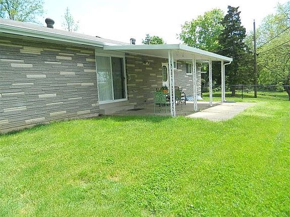3rd image of 42 Beckford Dr